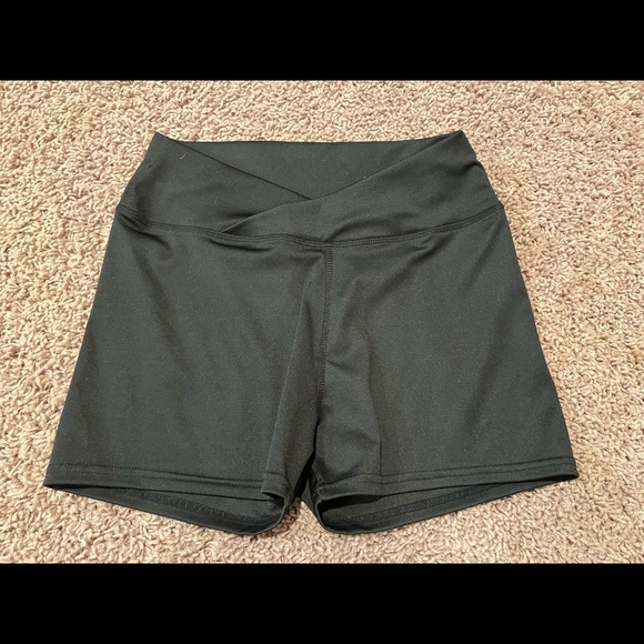 Black crossover athletic shorts - Picture 1 of 1